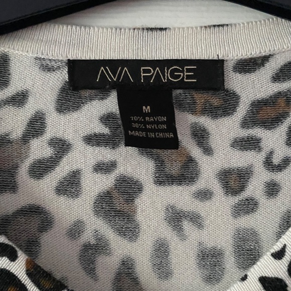 Ava Paige rayon/polyester button up sweater*Leopard-like* - Picture 2 of 10
